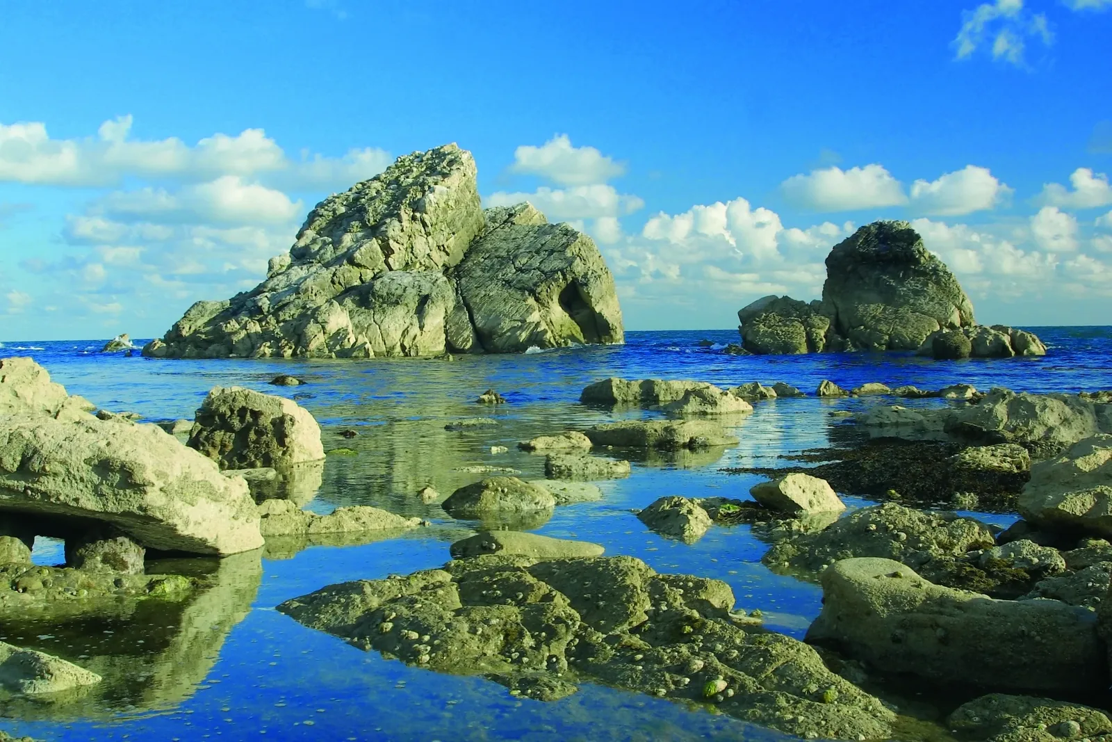 Limestone rock stacks at Mupe Bay with vivid blue water